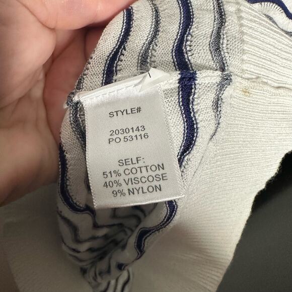 NEW Current Air White Blue Wavy Knit Top Size Medium Striped Short Sleeve - Picture 8 of 9